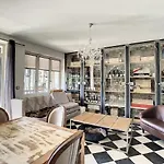 La Fontaine Aux Poissons Rouges 住宿加早餐酒店