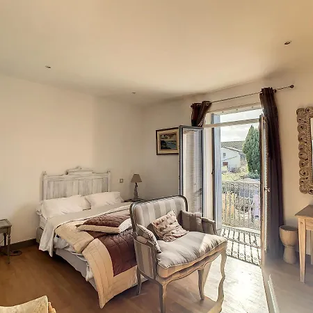 Bed & Breakfast La Fontaine Aux Poissons Rouges 3*