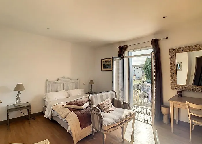 Bed & Breakfast La Fontaine Aux Poissons Rouges 3*
