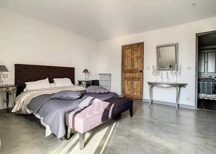 La Fontaine Aux Poissons Rouges Bed & Breakfast 3*